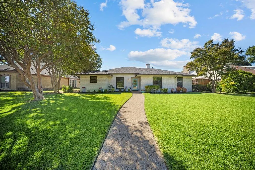 900 E Spring Valley Road