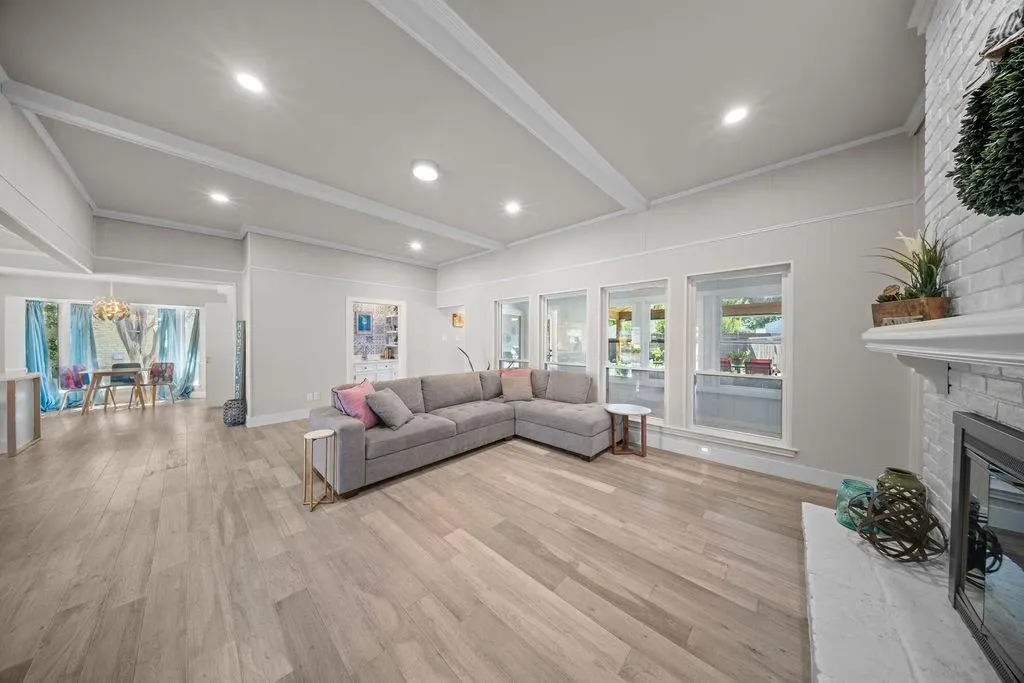 900 E Spring Valley Road