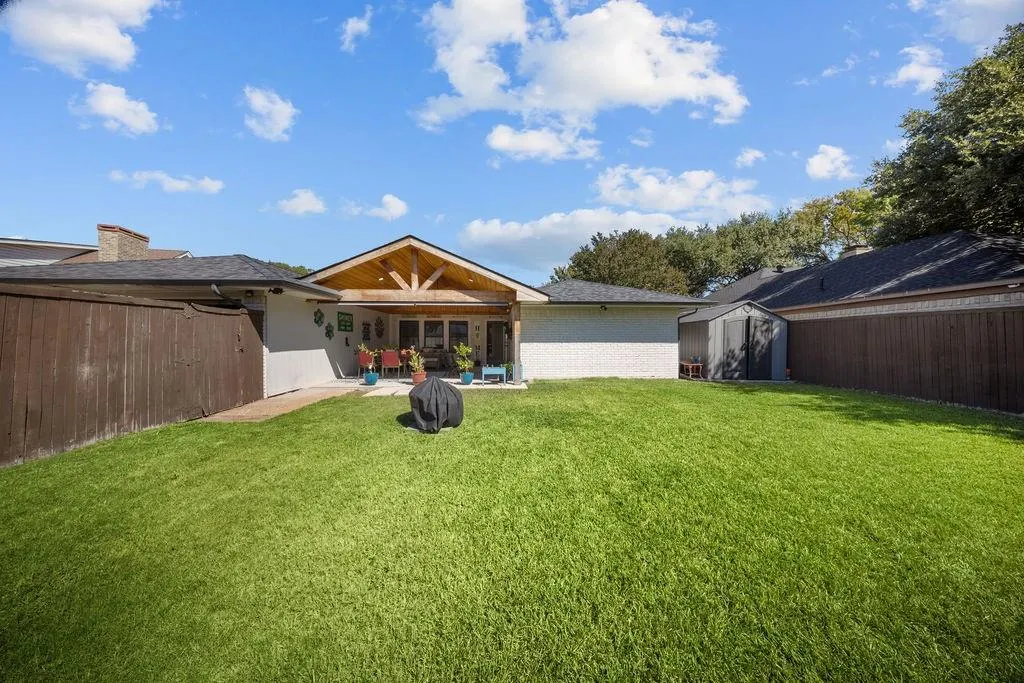 900 E Spring Valley Road