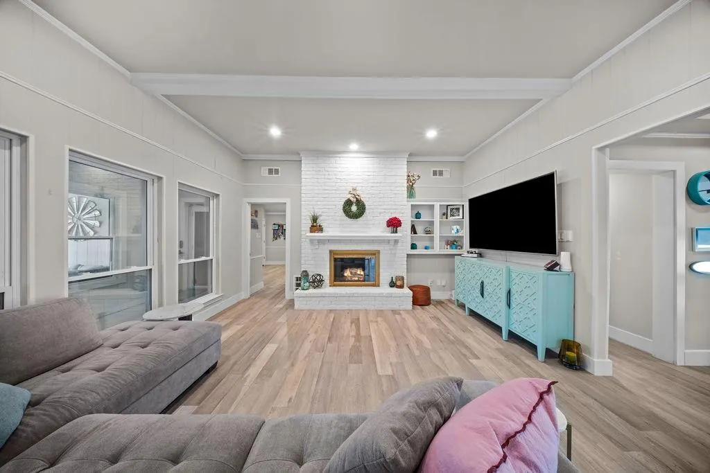 900 E Spring Valley Road