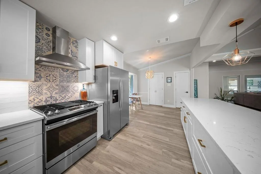 900 E Spring Valley Road