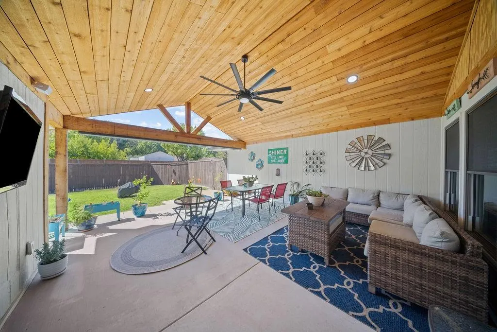 900 E Spring Valley Road