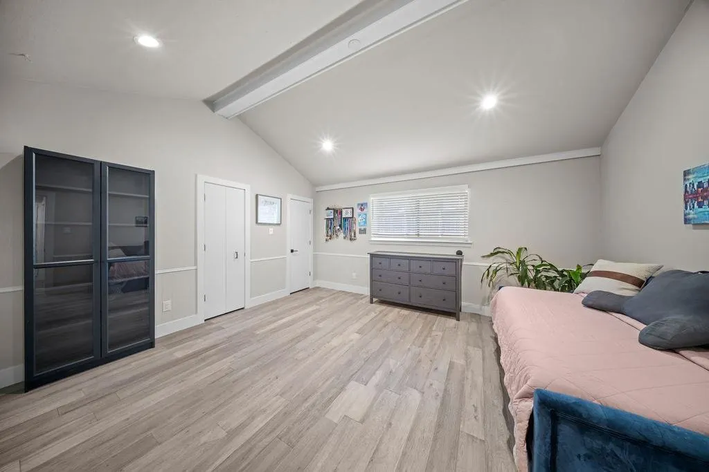 900 E Spring Valley Road