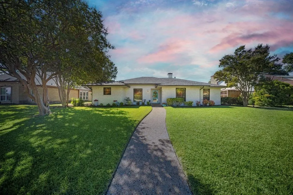 900 E Spring Valley Road