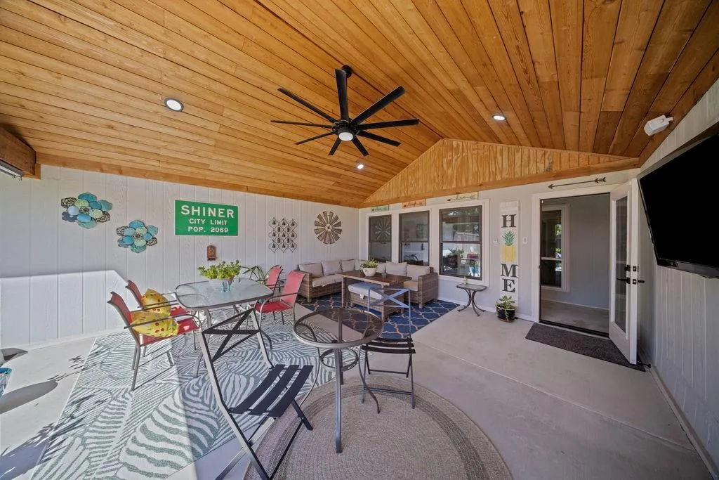 900 E Spring Valley Road