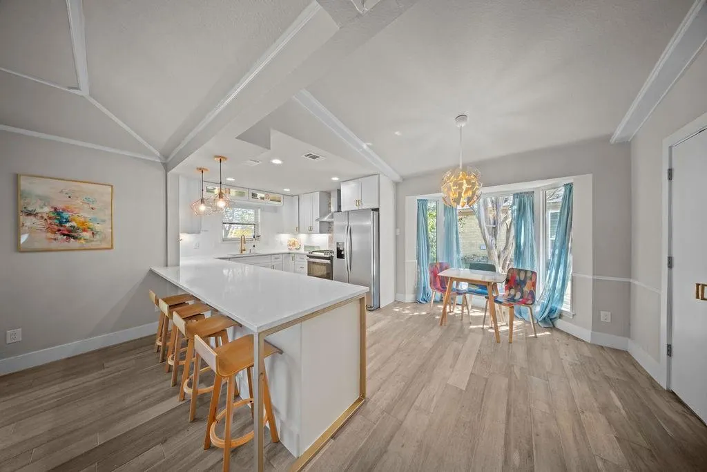 900 E Spring Valley Road