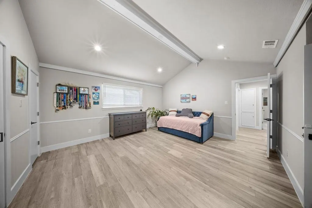 900 E Spring Valley Road