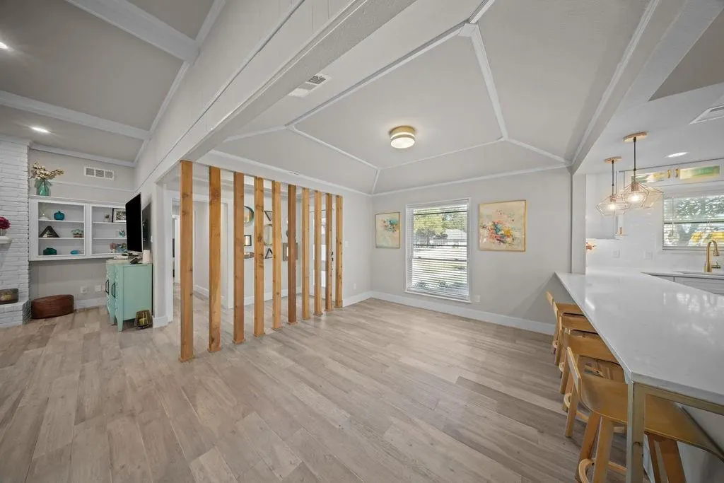 900 E Spring Valley Road