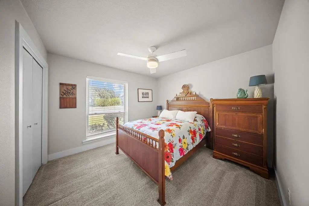 900 E Spring Valley Road