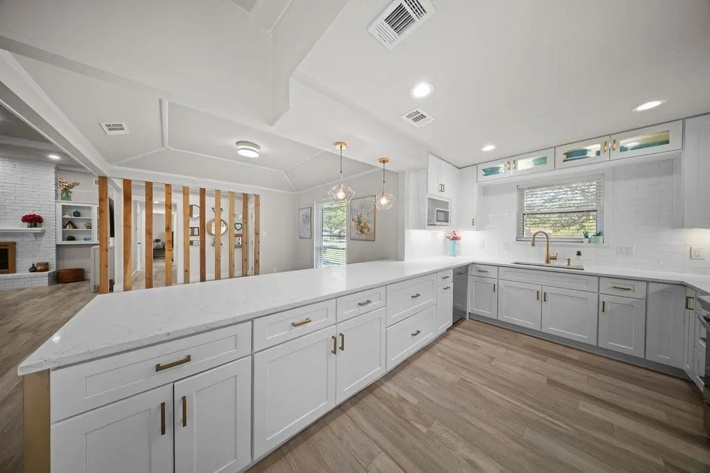 900 E Spring Valley Road