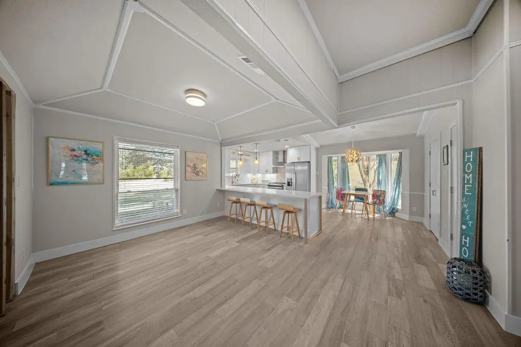 900 E Spring Valley Road
