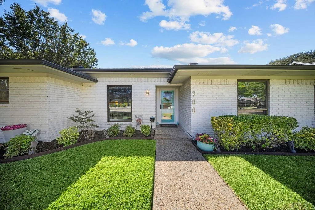 900 E Spring Valley Road