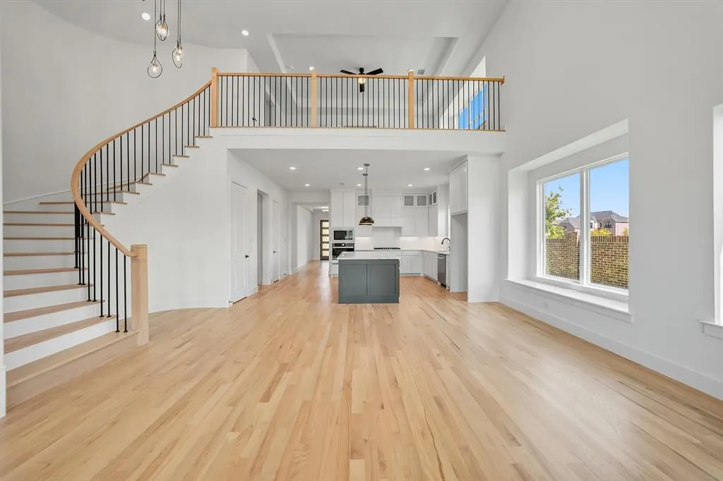587 Mayfair Lane