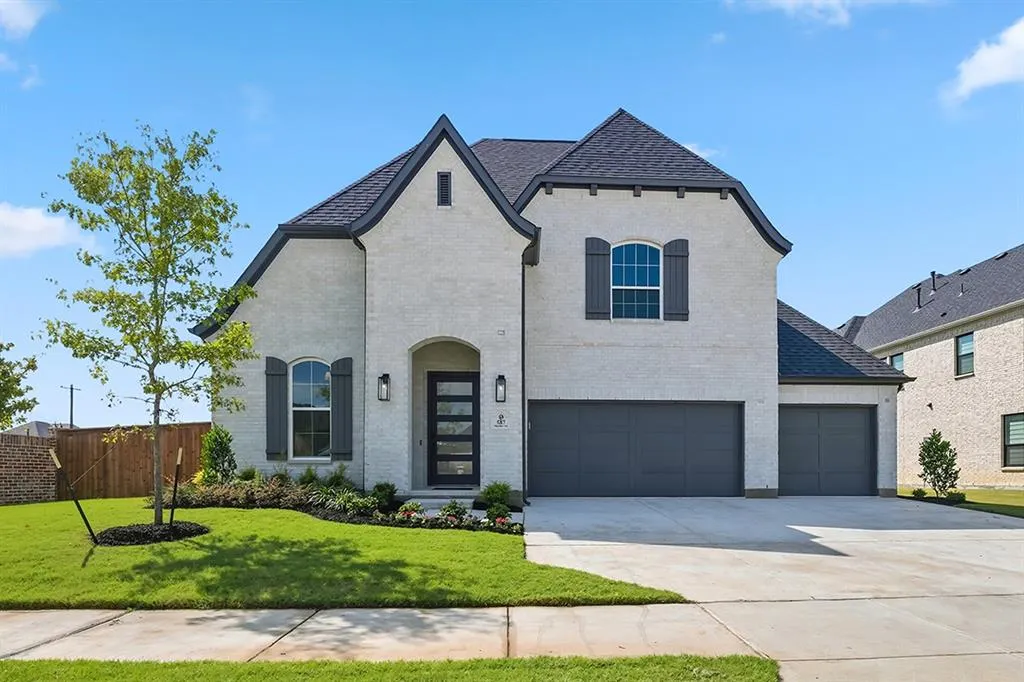 587 Mayfair Lane