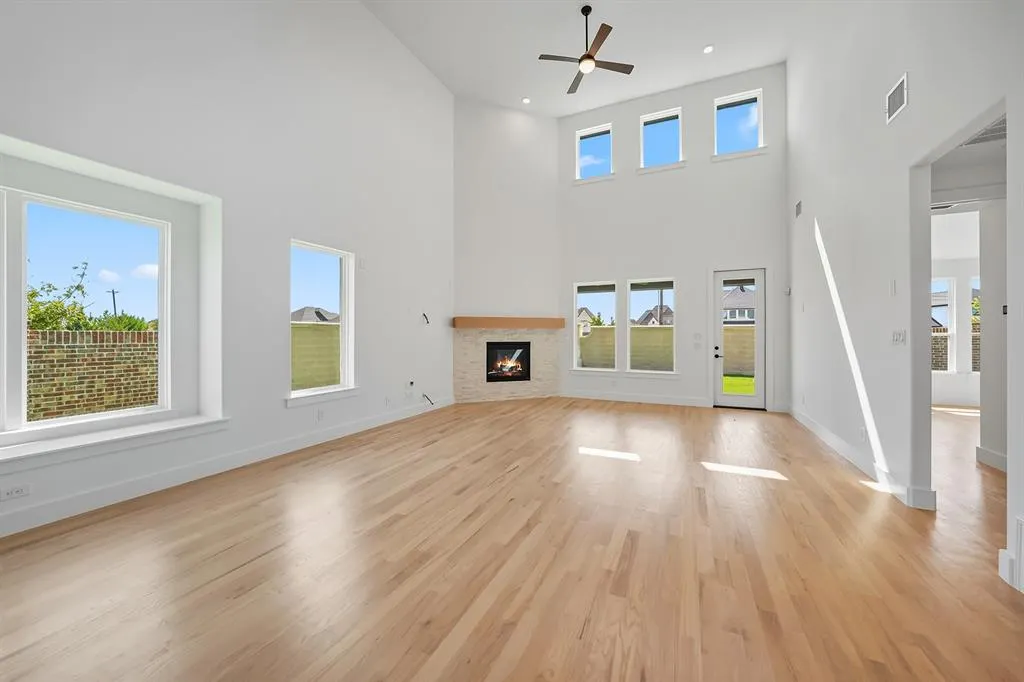 587 Mayfair Lane