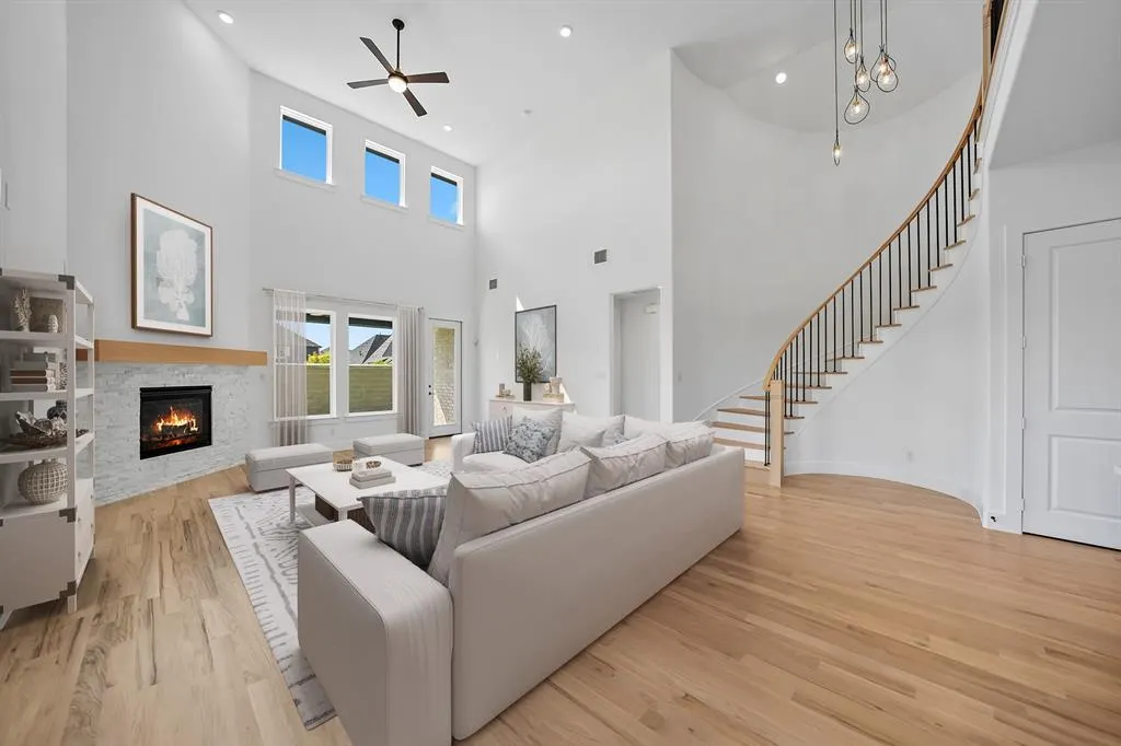 587 Mayfair Lane