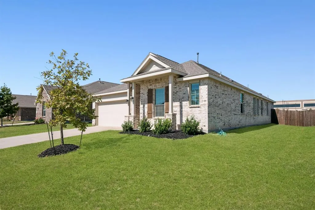 1512 Helmoken Falls Drive