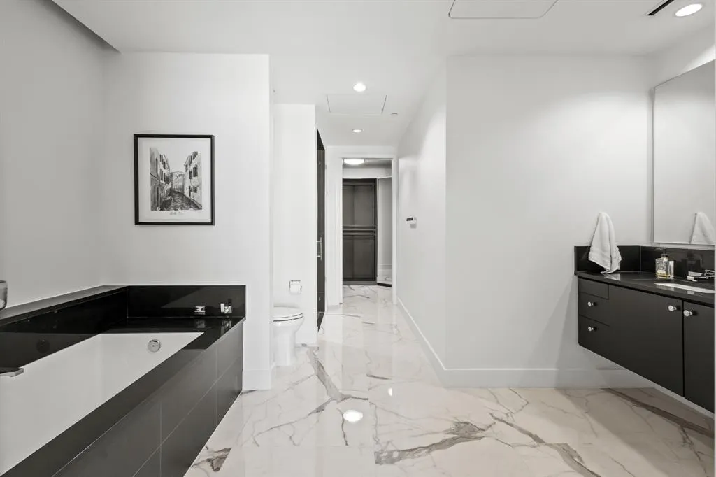 2408 Victory Park Lane, #1140