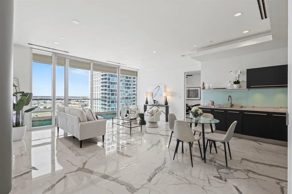 2408 Victory Park Lane, #1140