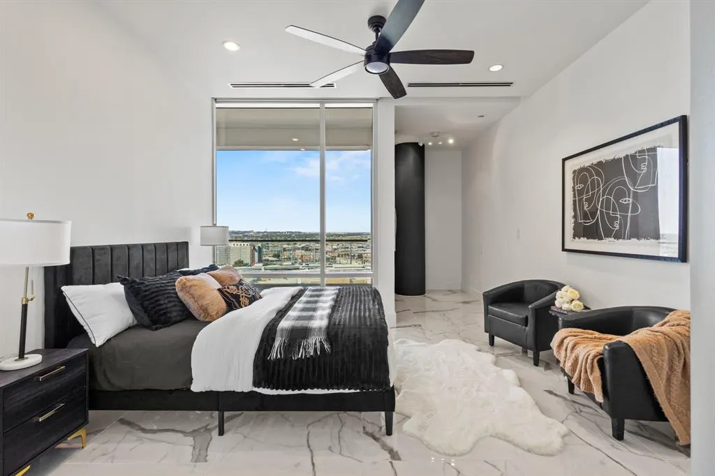 2408 Victory Park Lane, #1140