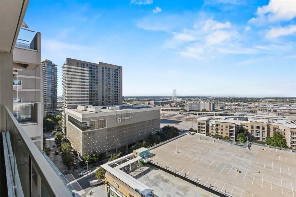 2408 Victory Park Lane, #1140