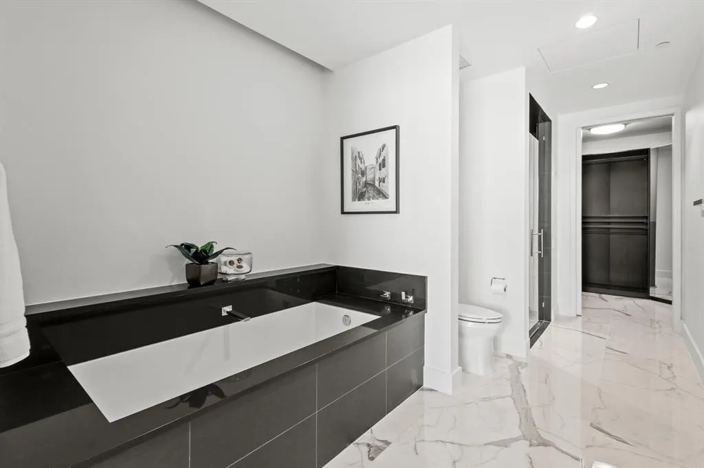 2408 Victory Park Lane, #1140