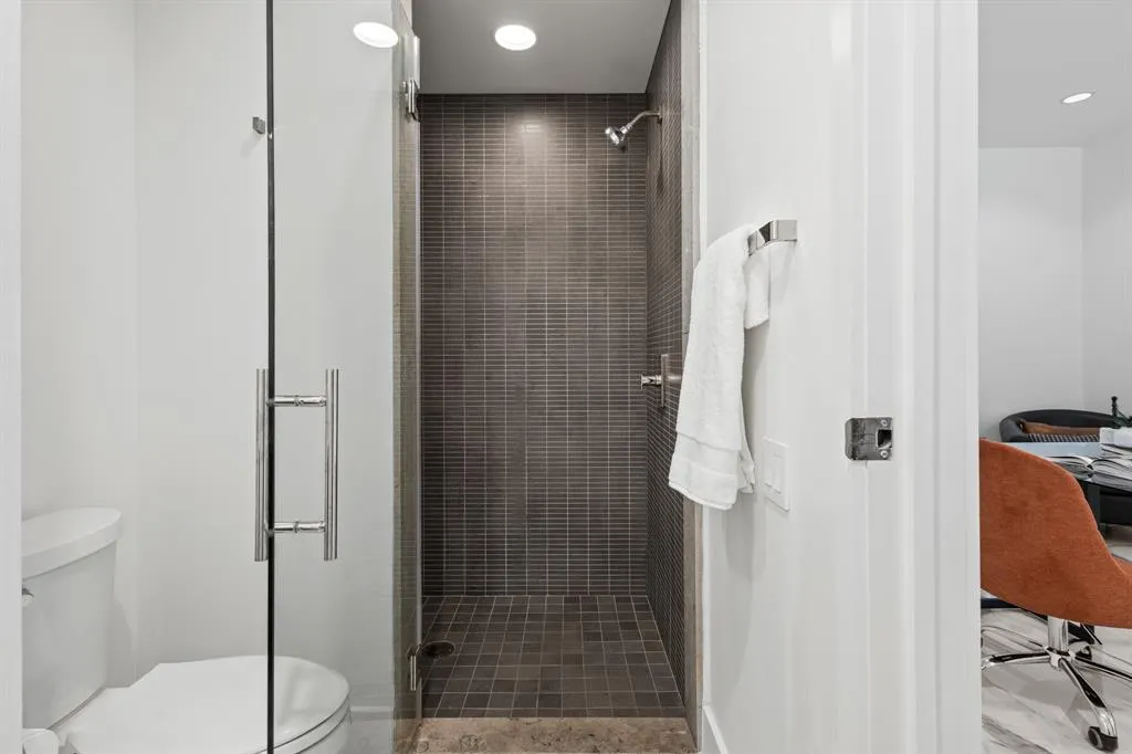 2408 Victory Park Lane, #1140