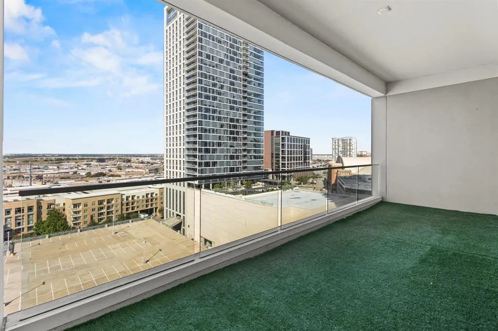 2408 Victory Park Lane, #1140