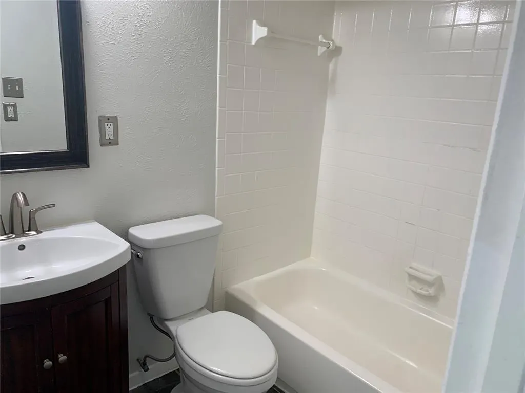 2805 Reagan Street, #205