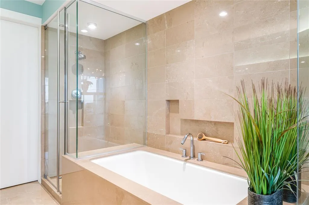 2900 McKinnon Street, #1503