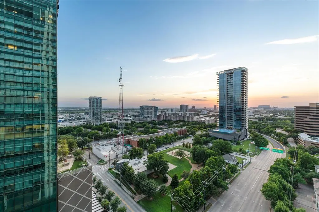 2900 McKinnon Street, #1503