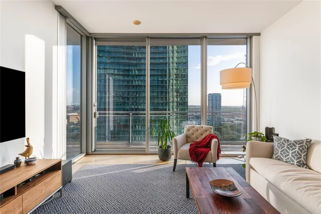 2900 McKinnon Street, #1503