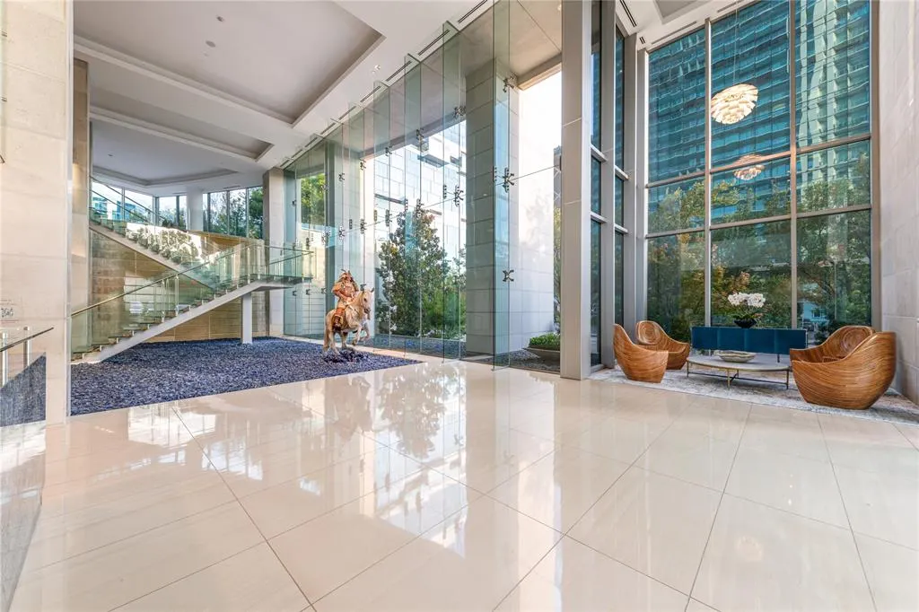 2900 McKinnon Street, #1503