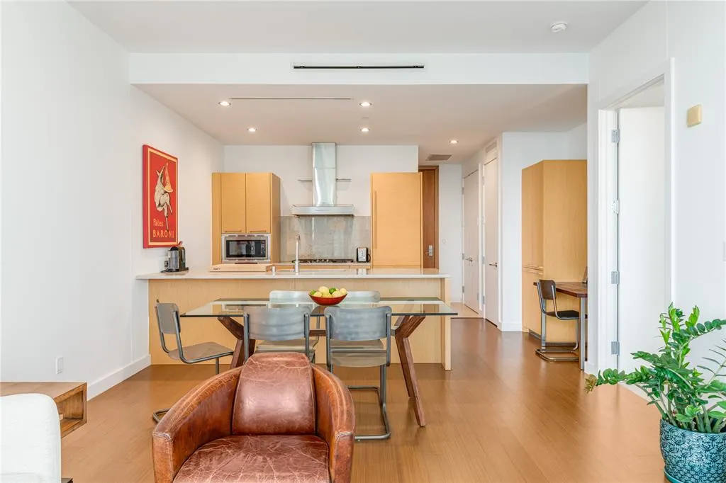 2900 McKinnon Street, #1503
