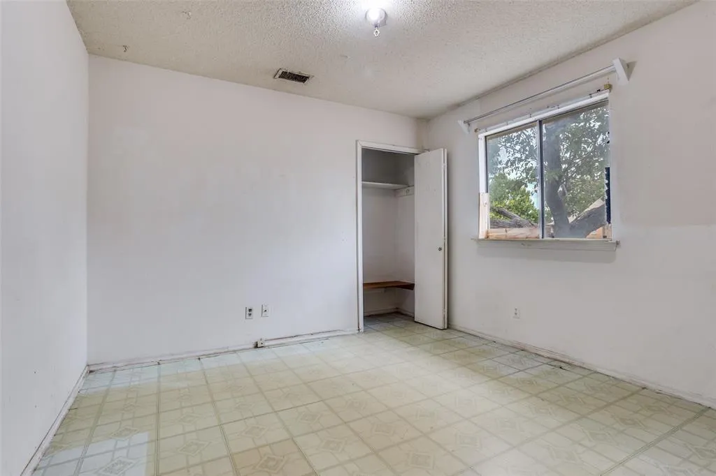 909 E Belt Line Road