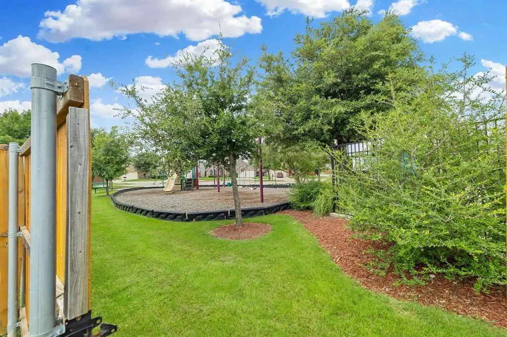 5640 Lincolnwood Drive