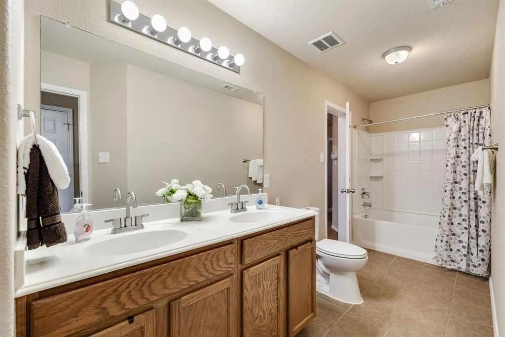 5640 Lincolnwood Drive