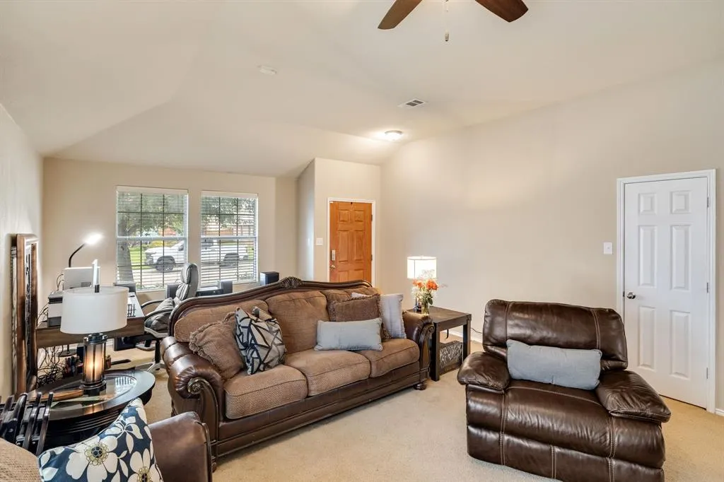 5640 Lincolnwood Drive