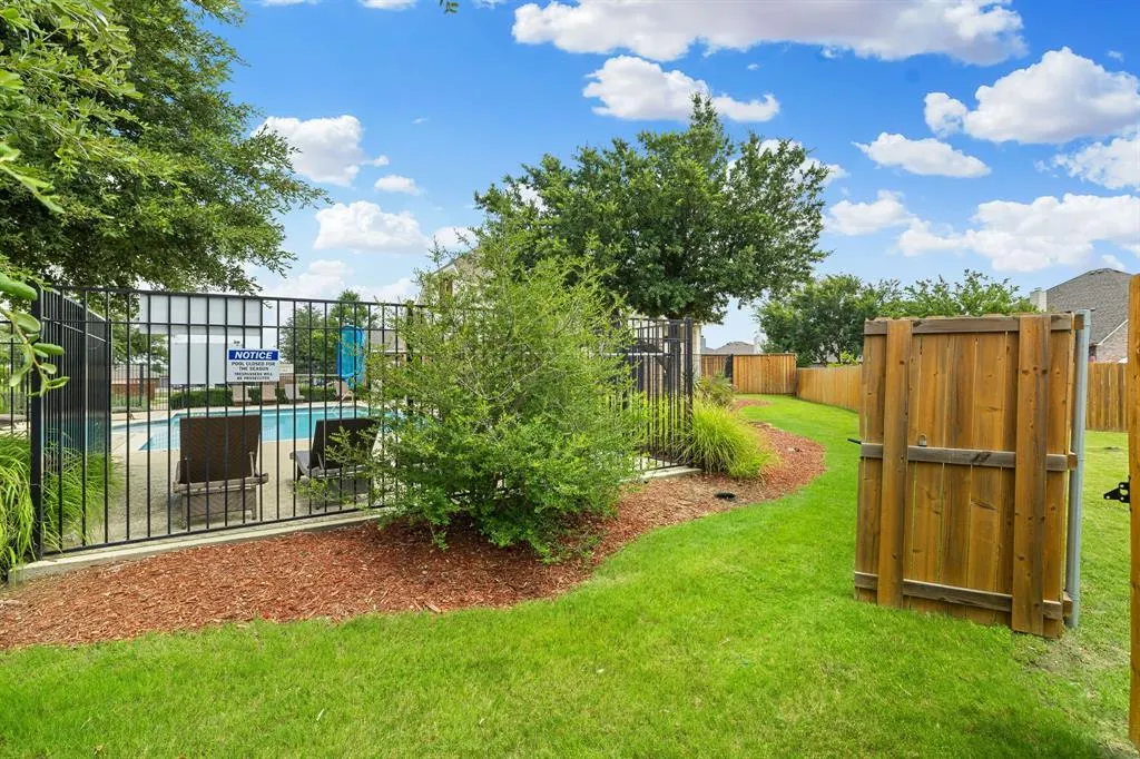 5640 Lincolnwood Drive