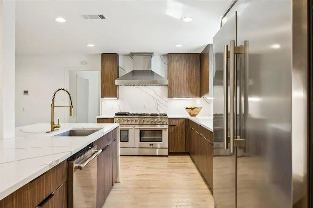 9415 Hill View Drive