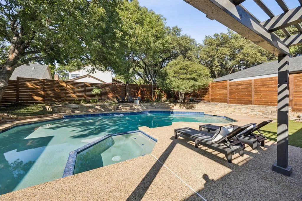 9415 Hill View Drive