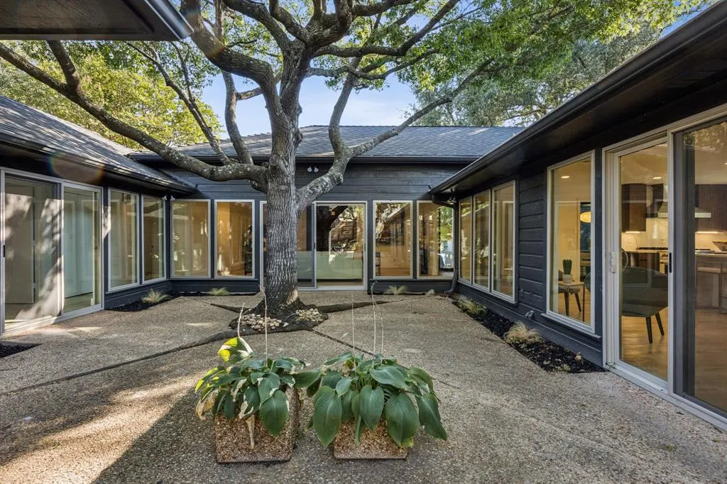 9415 Hill View Drive