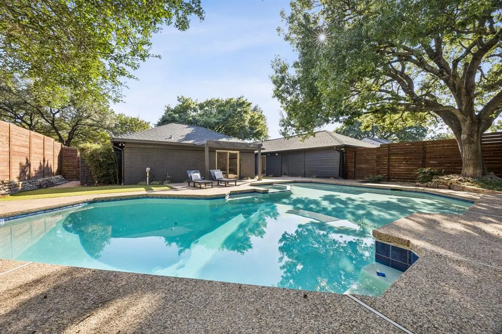 9415 Hill View Drive