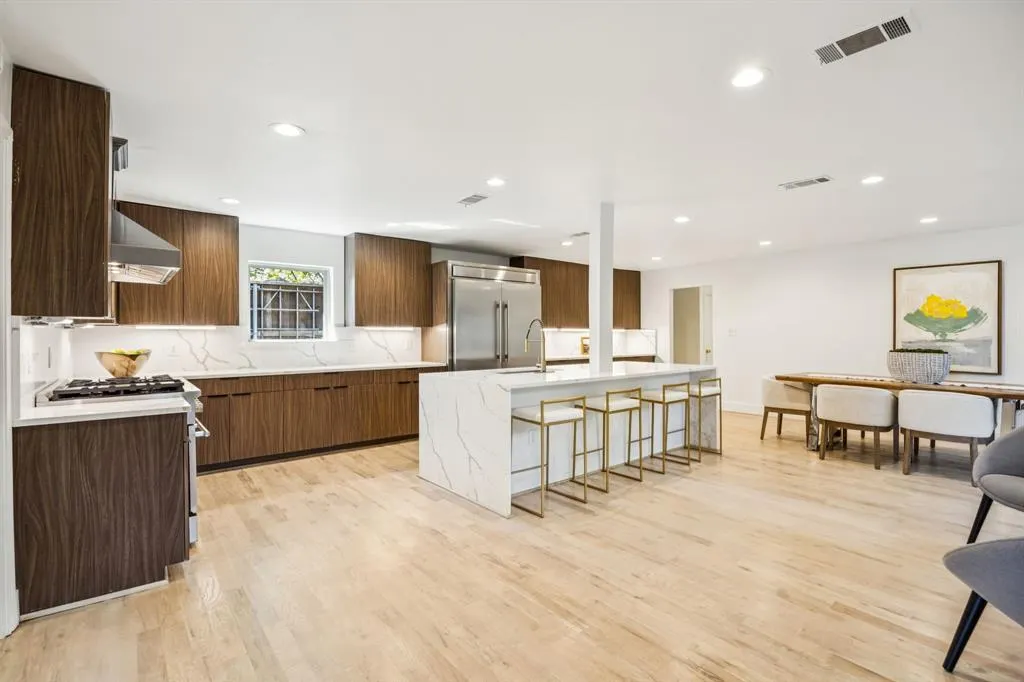 9415 Hill View Drive