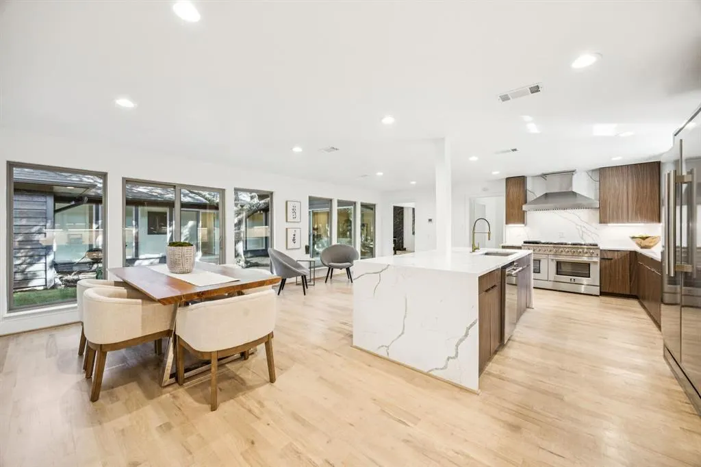 9415 Hill View Drive