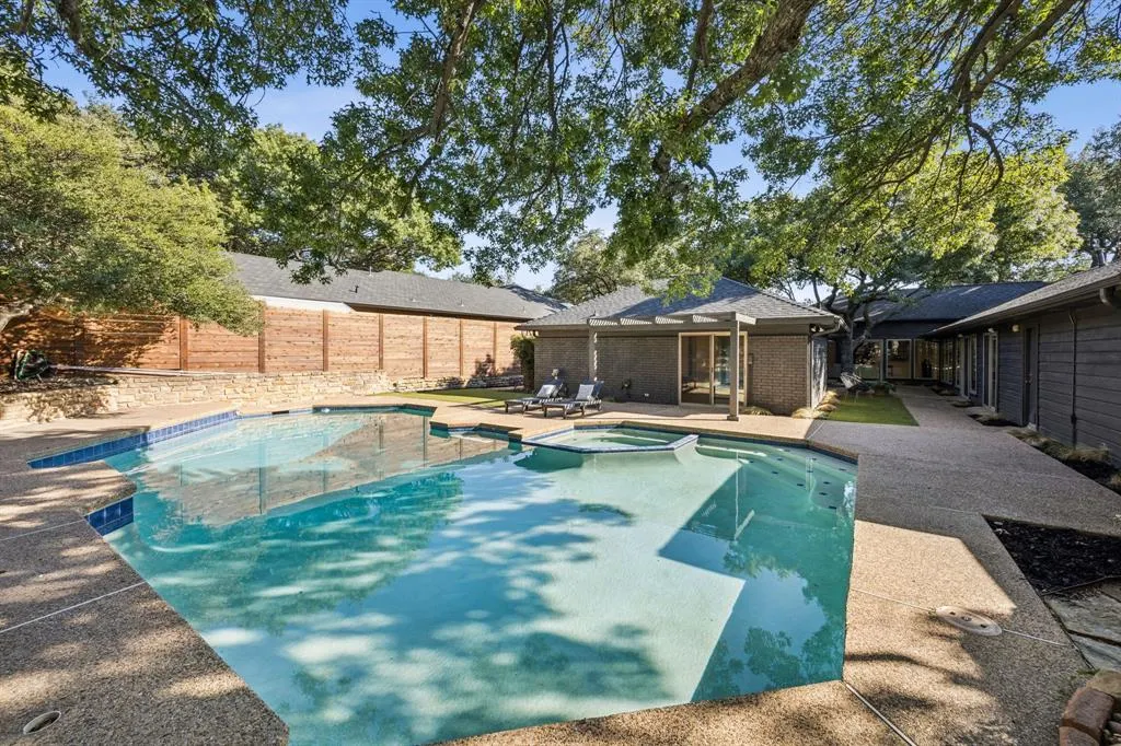 9415 Hill View Drive