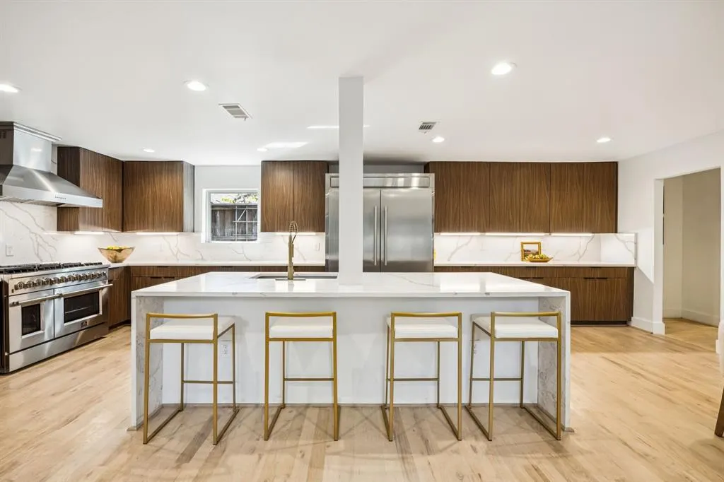 9415 Hill View Drive