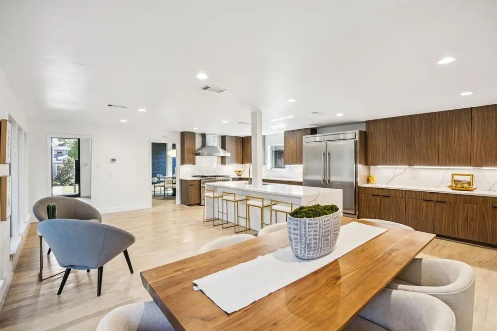 9415 Hill View Drive