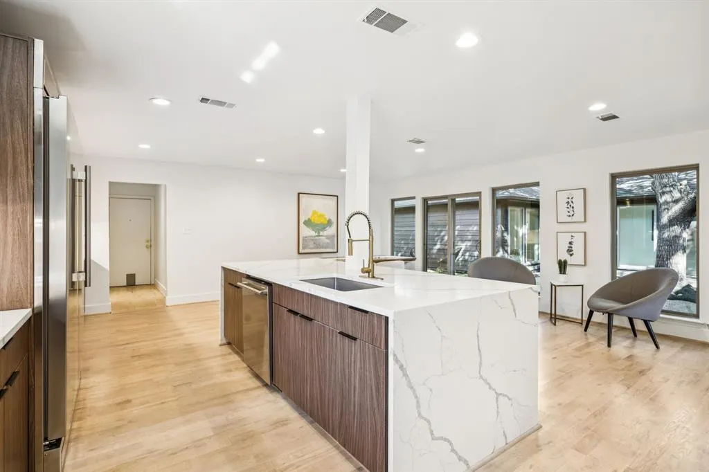9415 Hill View Drive