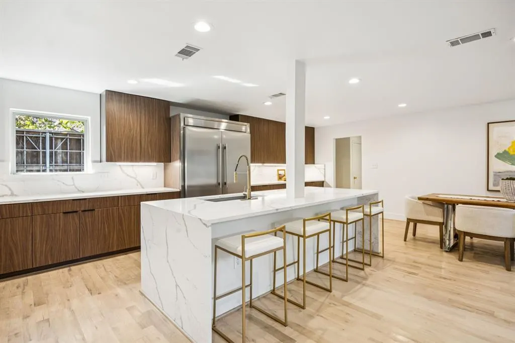 9415 Hill View Drive